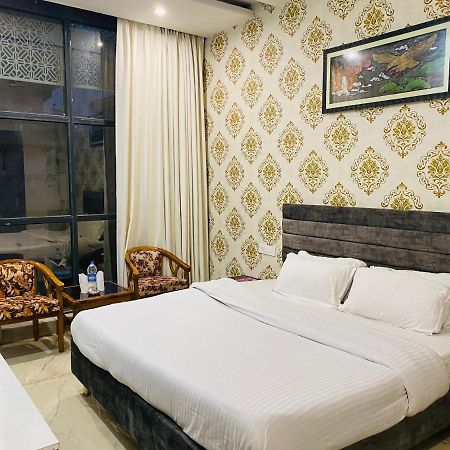 Hotel Hollywood - Family Hotel Zirakpur Buitenkant foto