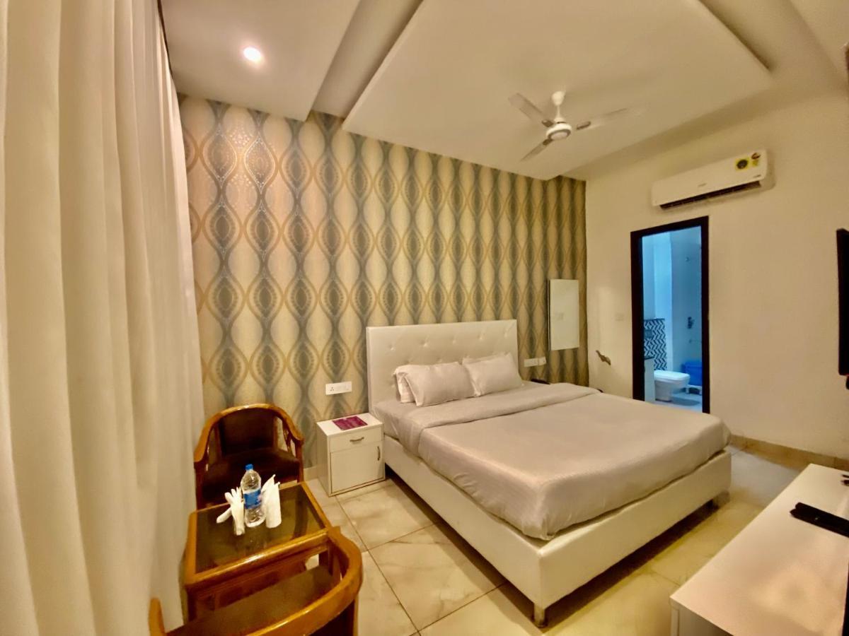 Hotel Hollywood - Family Hotel Zirakpur Buitenkant foto