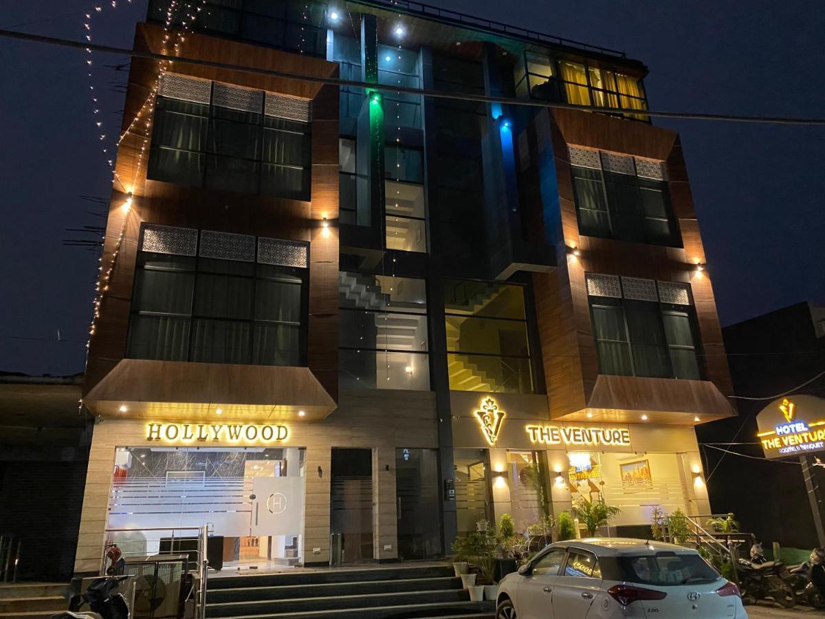 Hotel Hollywood - Family Hotel Zirakpur Buitenkant foto