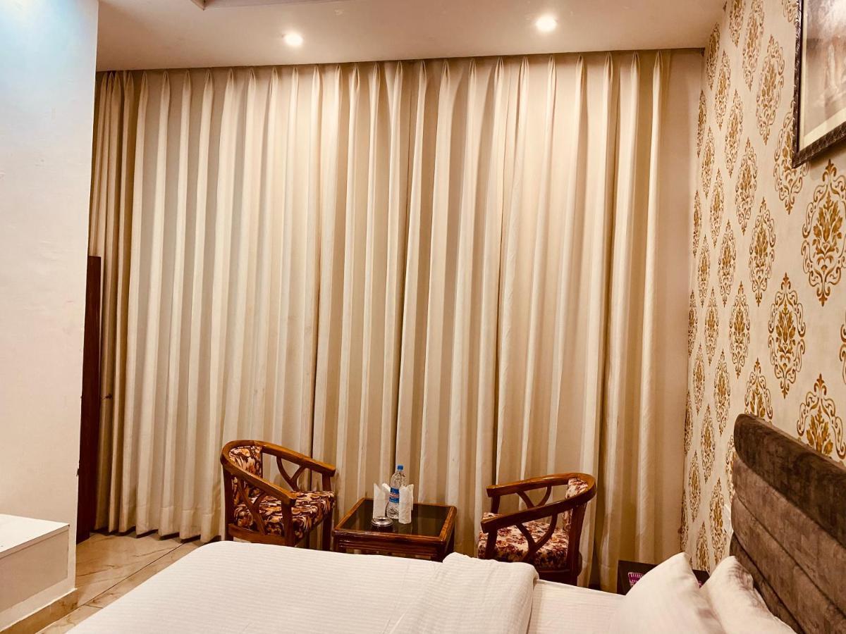 Hotel Hollywood - Family Hotel Zirakpur Buitenkant foto